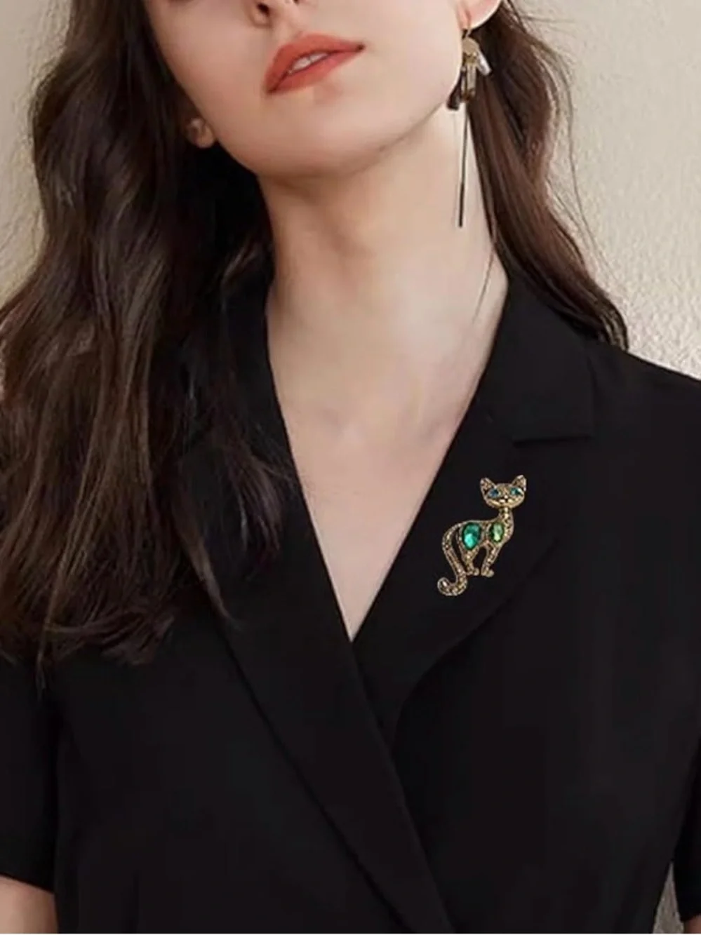 Rhinestone Cat Brooch Pin – Blue & Green Eyes